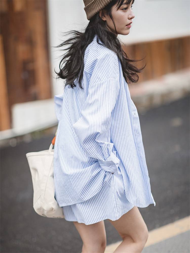 THE MADDEN WOMEN'S DAILIES ARE BLUE-AND-WHITE-SKINNED, LEISURE SHORTS, "A" IN THE WORDS OF A PURELY COTTON-FREE, THIN-SKINNED, HIGH-WIELDING, HIGH-LEGGED LEGS