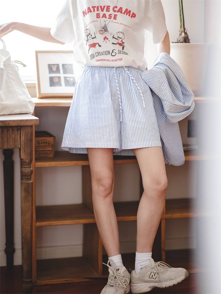 THE MADDEN WOMEN'S DAILIES ARE BLUE-AND-WHITE-SKINNED, LEISURE SHORTS, "A" IN THE WORDS OF A PURELY COTTON-FREE, THIN-SKINNED, HIGH-WIELDING, HIGH-LEGGED LEGS