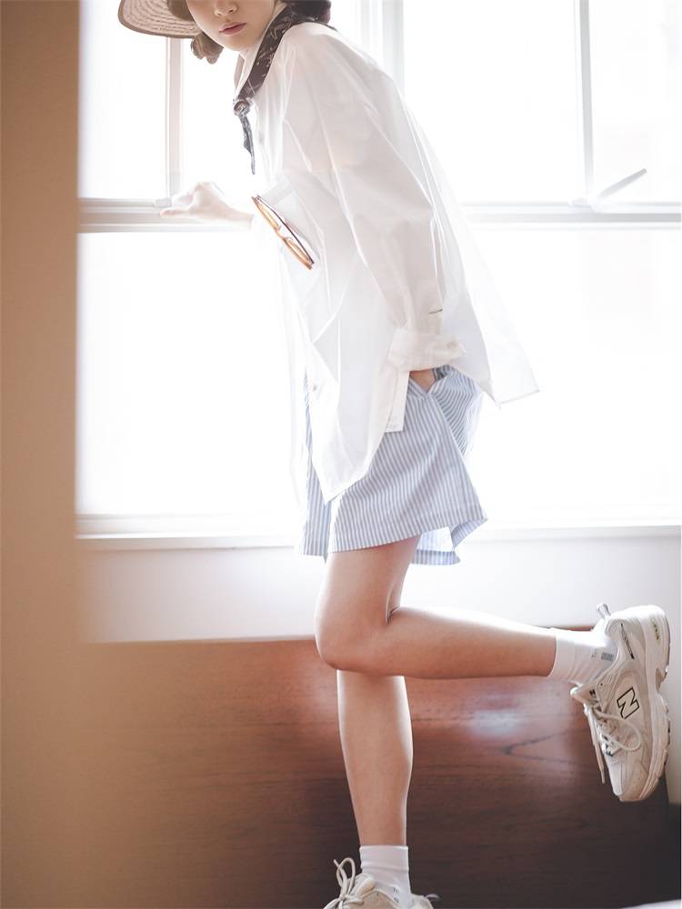 THE MADDEN WOMEN'S DAILIES ARE BLUE-AND-WHITE-SKINNED, LEISURE SHORTS, "A" IN THE WORDS OF A PURELY COTTON-FREE, THIN-SKINNED, HIGH-WIELDING, HIGH-LEGGED LEGS