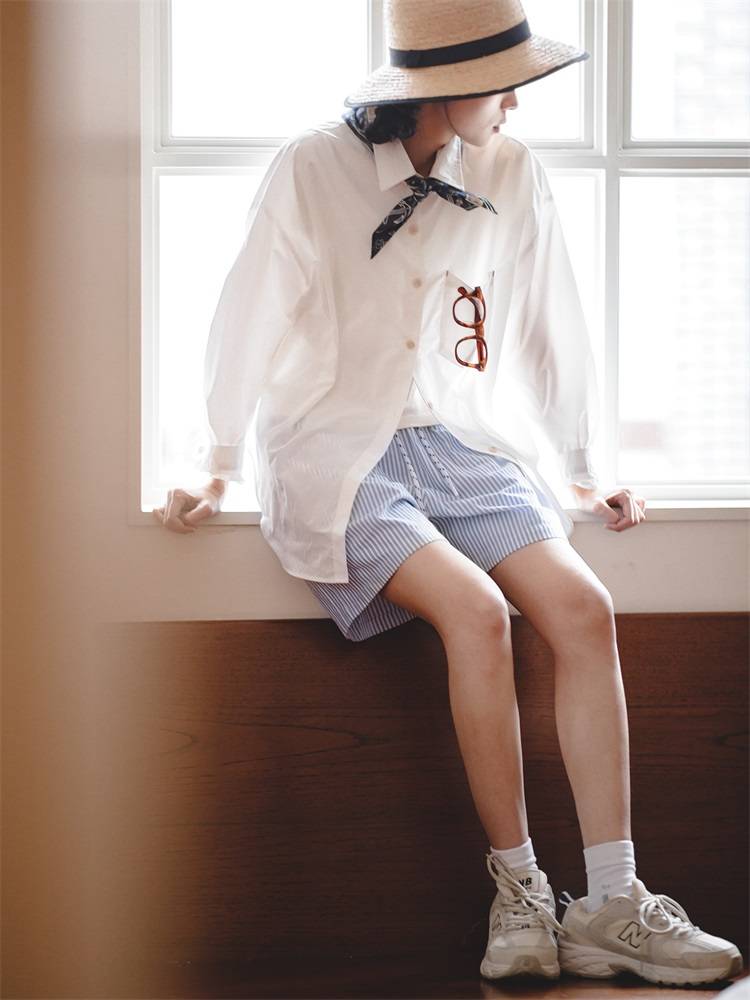 THE MADDEN WOMEN'S DAILIES ARE BLUE-AND-WHITE-SKINNED, LEISURE SHORTS, "A" IN THE WORDS OF A PURELY COTTON-FREE, THIN-SKINNED, HIGH-WIELDING, HIGH-LEGGED LEGS
