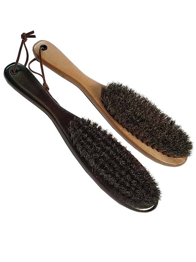 Pony hair long-stamped soft-haired shoe brushes the bed and brushes the coat and polishs the shoes and brushes the furs and wipes the shoes