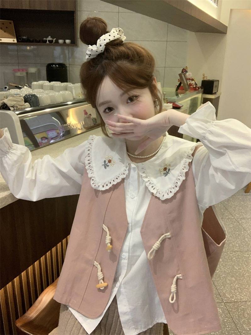 Real -priced real -price retro doll collar embroidered long -sleeved shirt female 2023 autumn new sweet and loose versatile vest