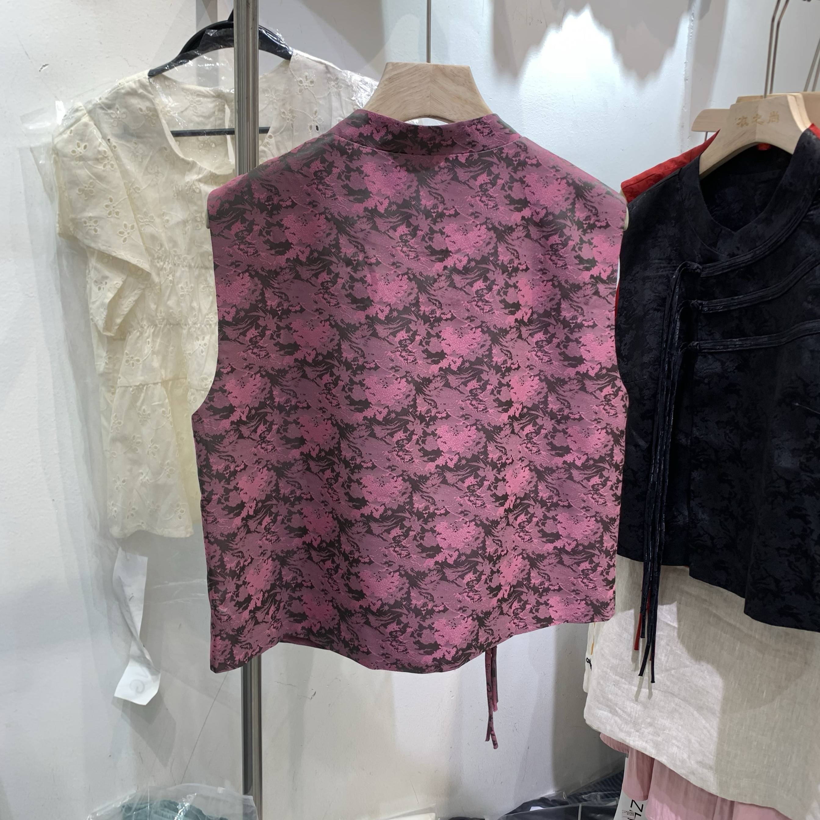 Guofeng Embroidery Templar Horse Picking Dip Dipper 2024 Summer New Chinese New Chinese Sleeveless Shirt Vesco Shoulder top