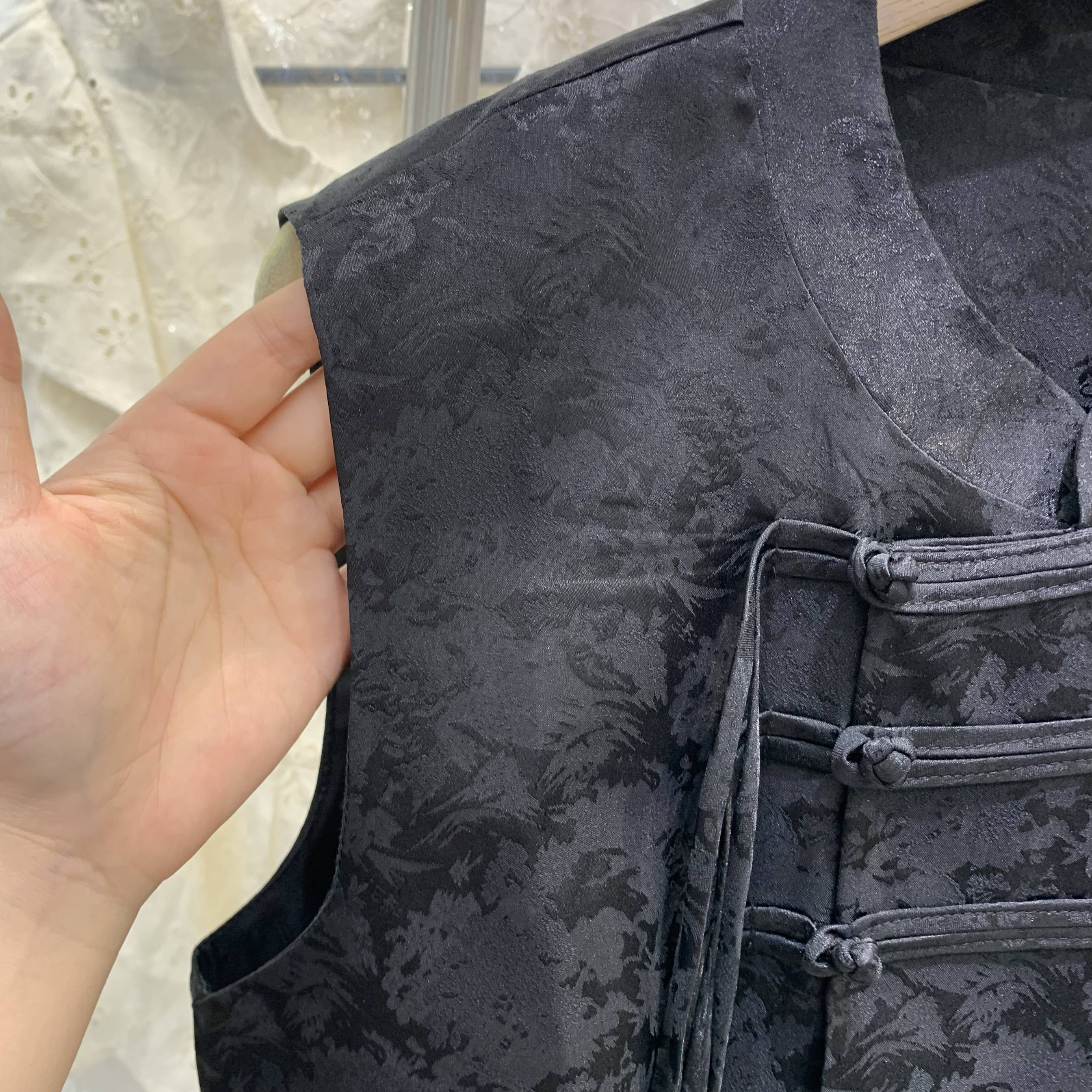 Guofeng Embroidery Templar Horse Picking Dip Dipper 2024 Summer New Chinese New Chinese Sleeveless Shirt Vesco Shoulder top