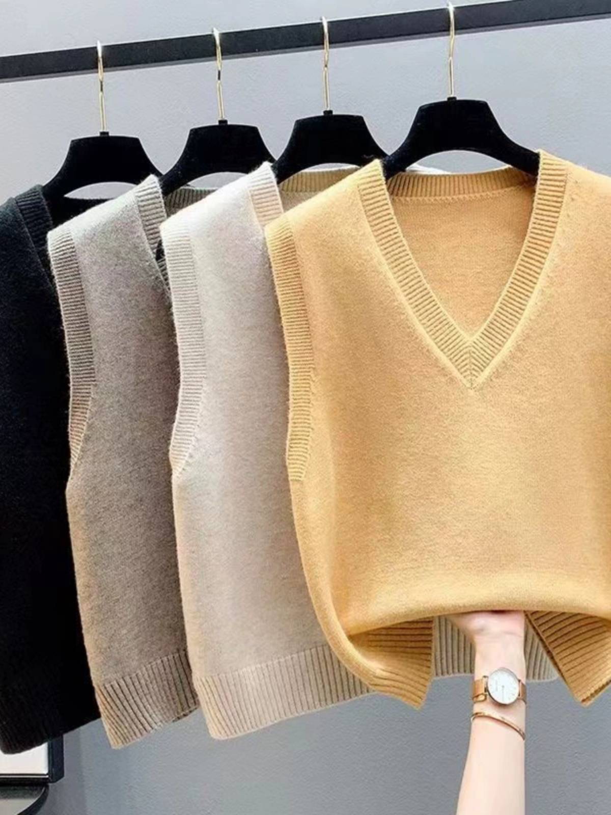 New knitted vest vest jacket Spring and autumn shoulder women's sweater Korean version V -neck loose autumn and winter horses