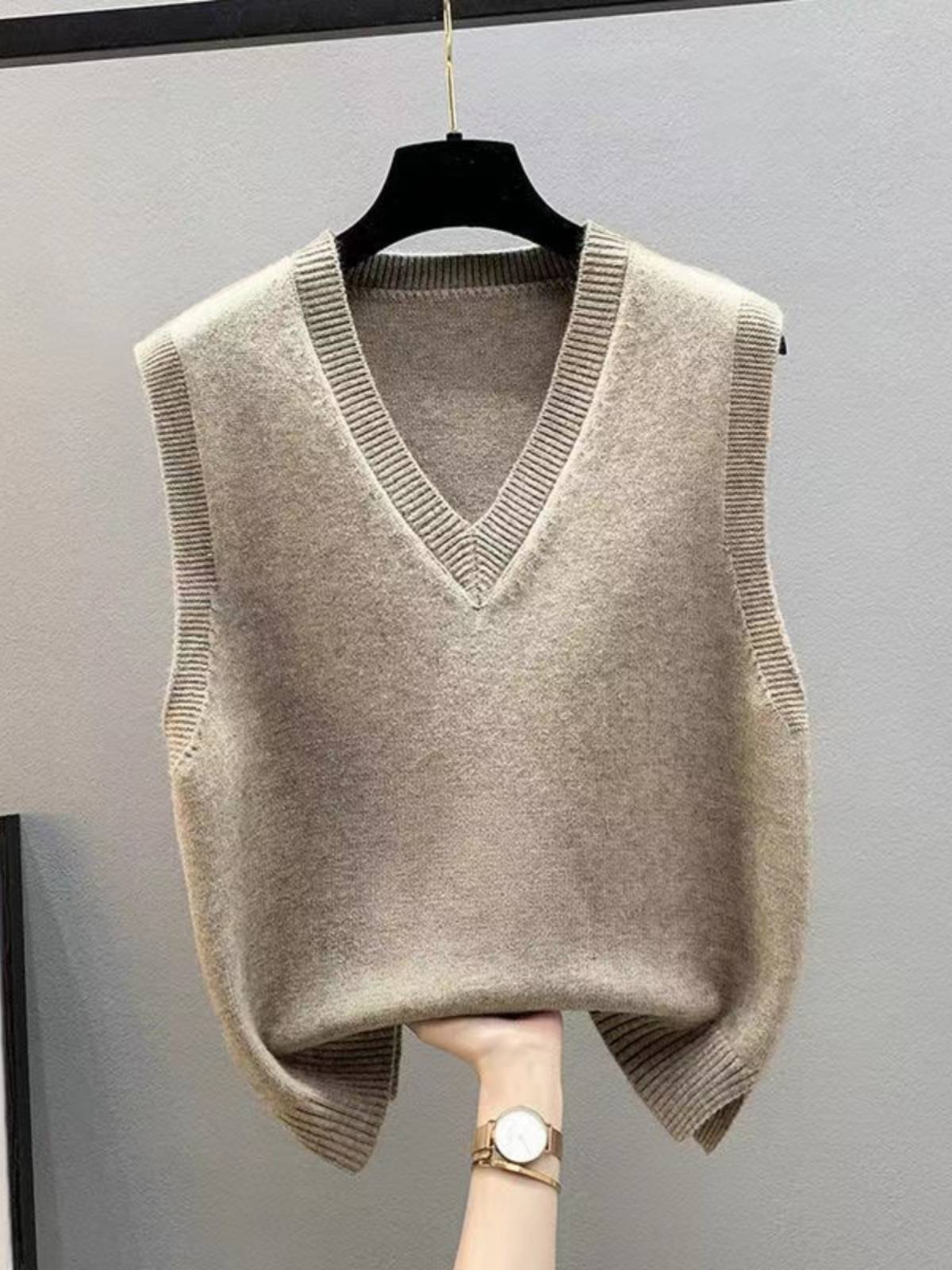 New knitted vest vest jacket Spring and autumn shoulder women's sweater Korean version V -neck loose autumn and winter horses