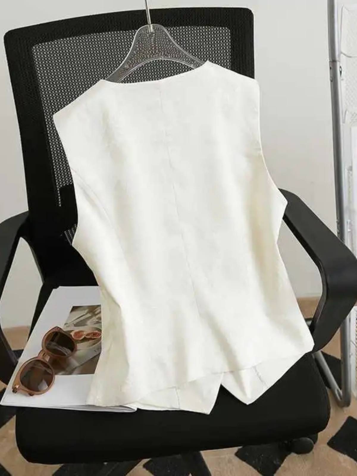 THE SHORT 2024 SPRING AND SUMMER VALET V-COLLAR GRAFT