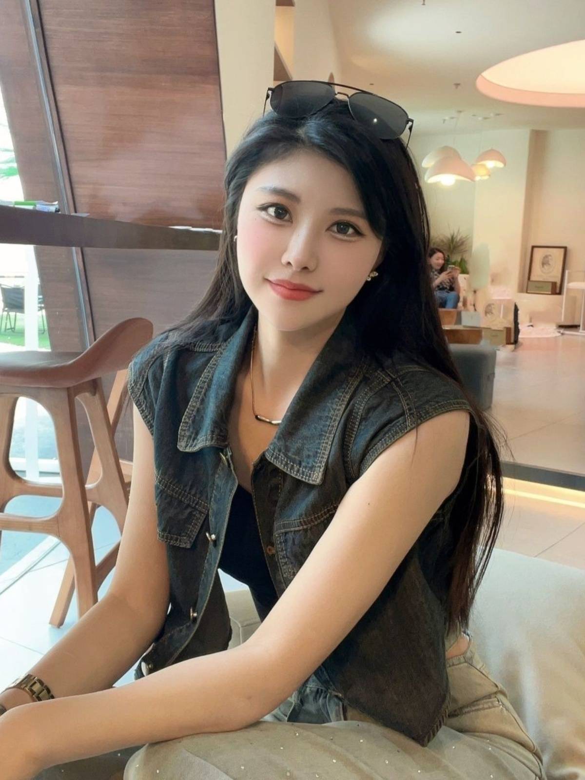 Denim vest female 2024 spring and summer new loose and versatile short -sleeved short -sleeved thin shoulder shoulder shirt top
