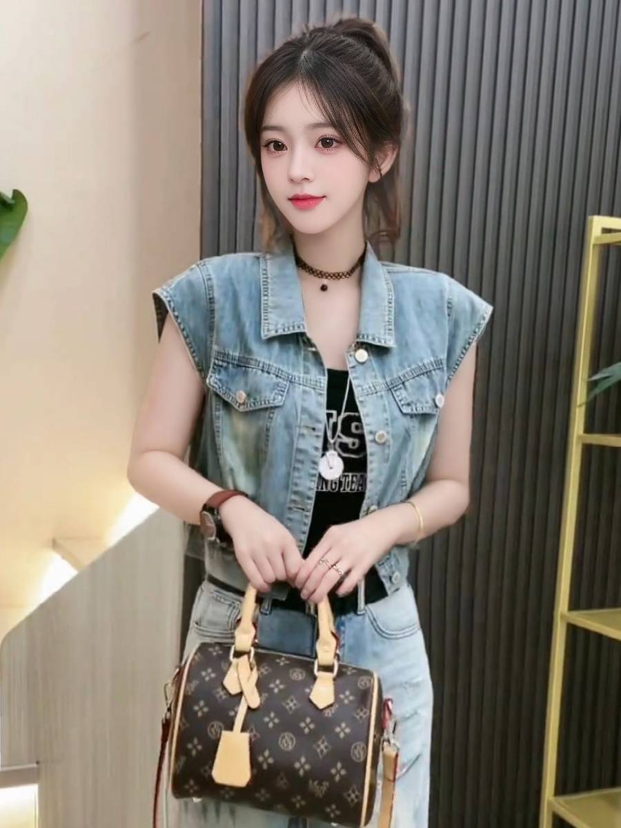 Cowboy vest in summer thin women with age reducing Hong Kong flavor retro design sensor sleeveless shoulder vest jacket top