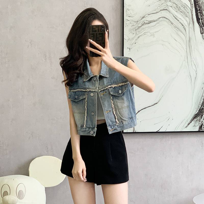 Designed for a cowboy vest, a 2024-spring, short-sleeve coat