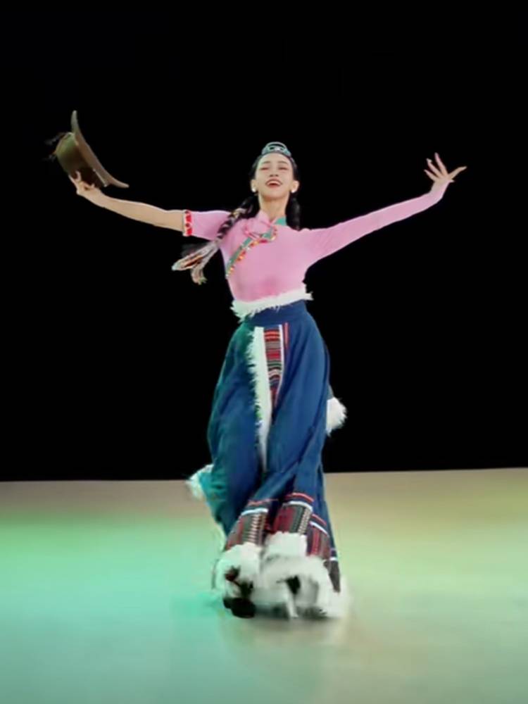 Xiahui Tibetan dance dance dances of the same hat ethnic dancers dance felt hat round top western denim hat jazz