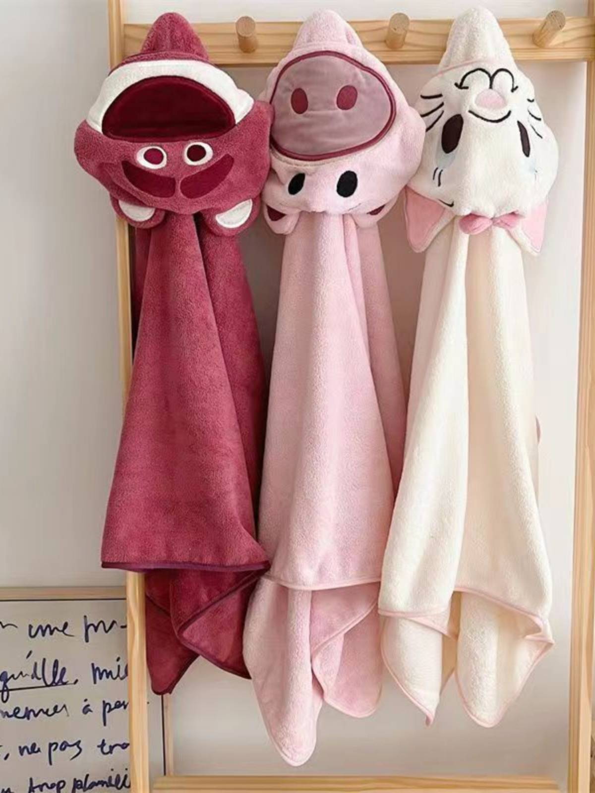 Strawberry Bear Cartoons, children's towels, cape cape, baby bathing, baby sucking