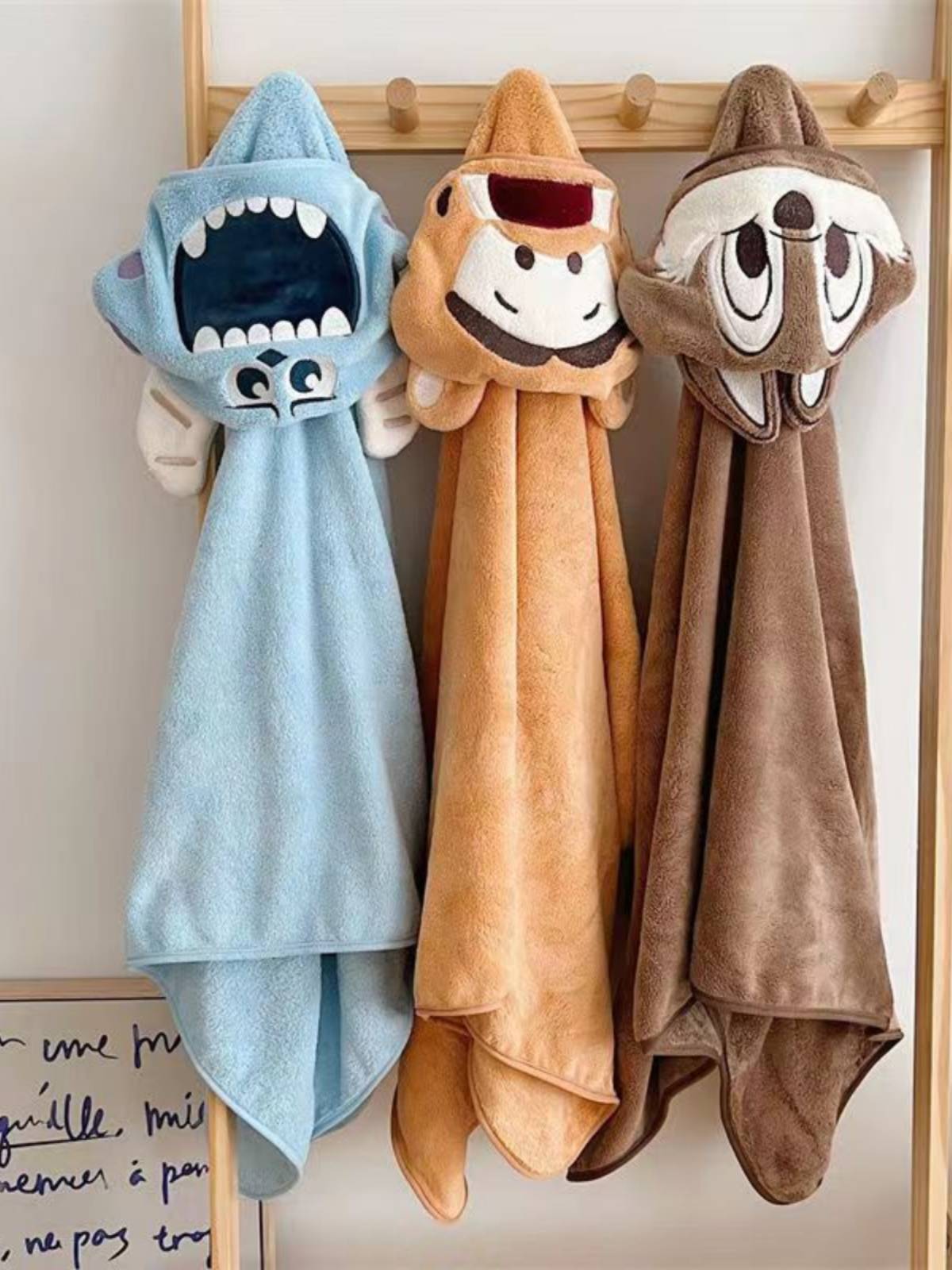 Strawberry Bear Cartoons, children's towels, cape cape, baby bathing, baby sucking