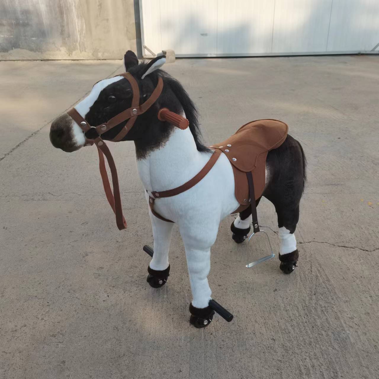 Come on the simulation Zhuge wheel horses jumping horses jumping horses, children's toys riding big horses, shake horses, wheels