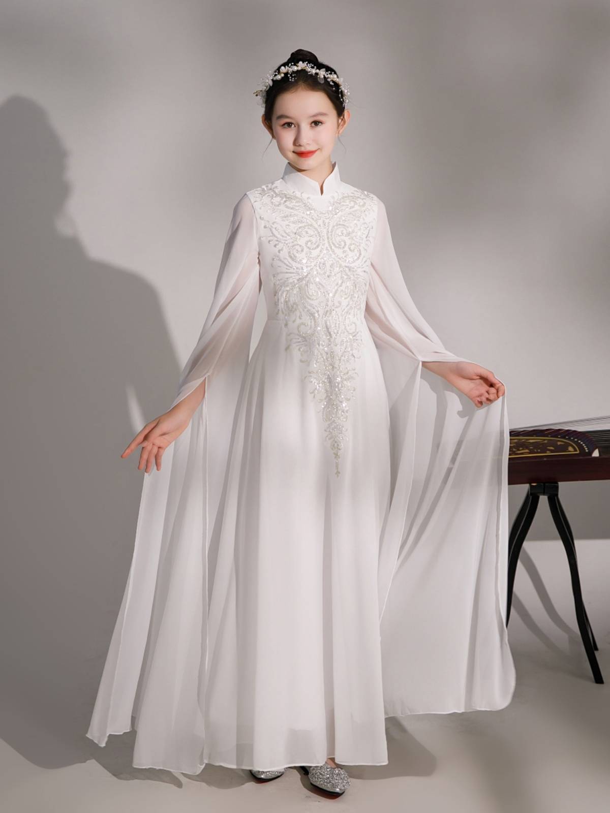 2024 New Chinese style girls play Guzheng performances for children Pipa Performing Chorus Dress Host