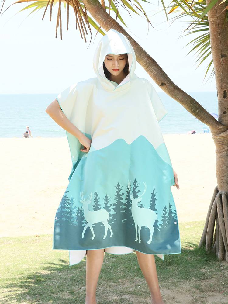 Korean women in bathing towels and towels dry their water and dry their hats