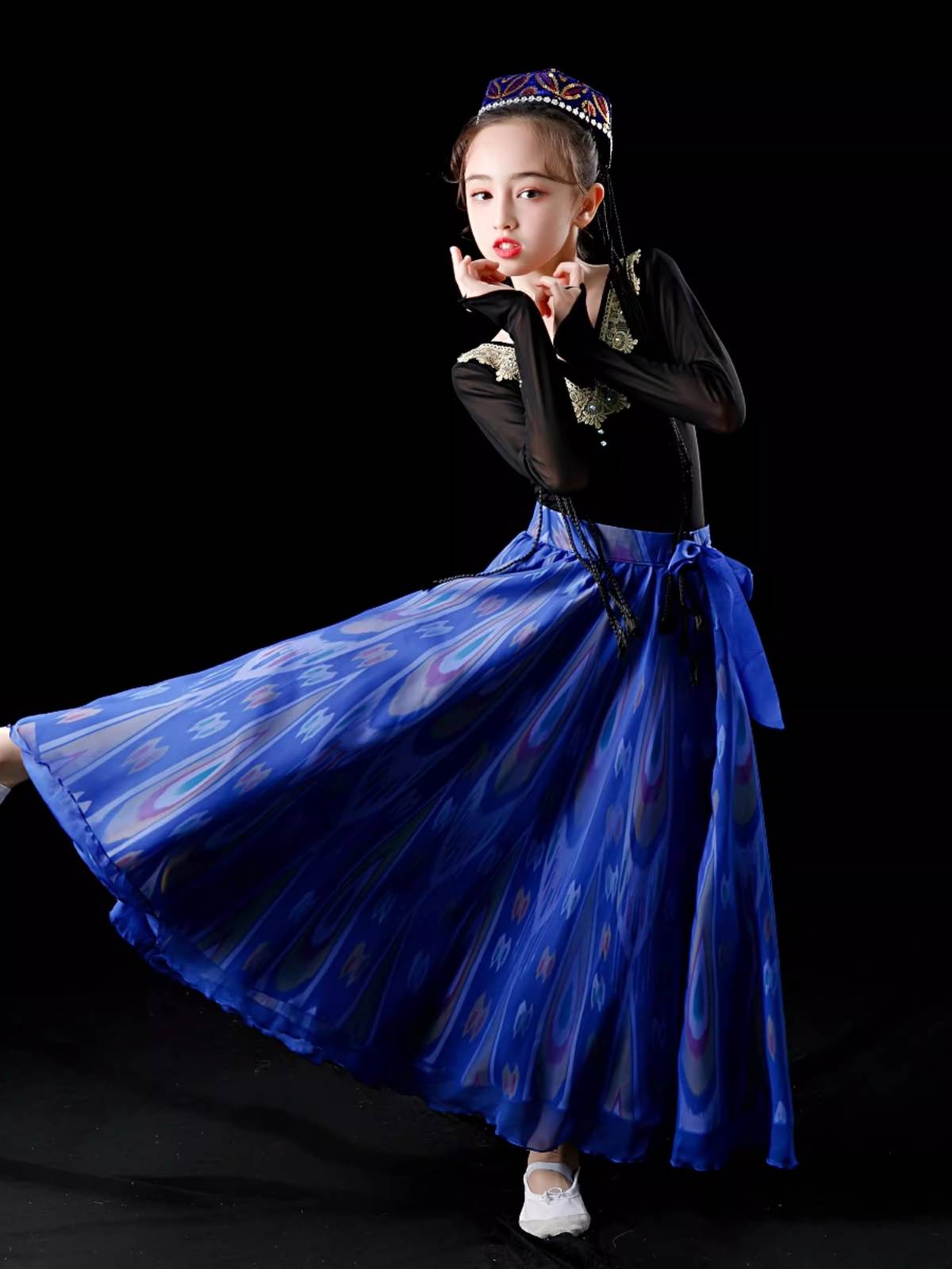 Children's Xinjiang Dance Performance Services Drums 56 ethnic minority minority Uyghur Uyghur dance skirts