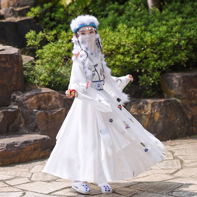 A new 2024, long-sleeved fall costume for a child in a dress