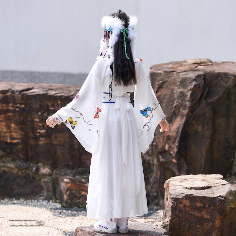 A new 2024, long-sleeved fall costume for a child in a dress