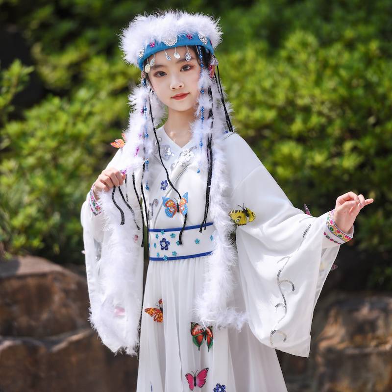 A new 2024, long-sleeved fall costume for a child in a dress