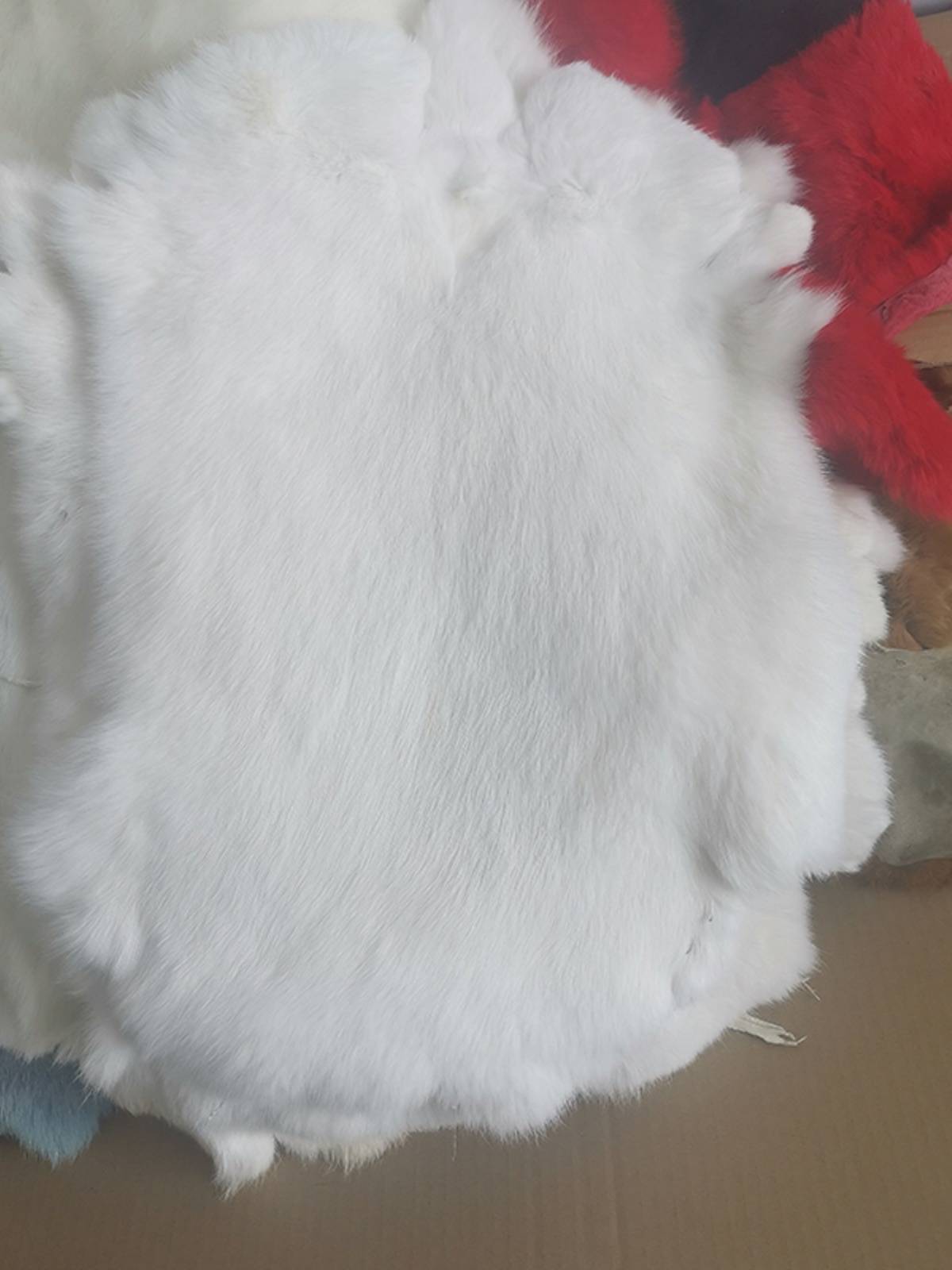 Large -sized rabbit fur whole leather grass raw materials knee pad back warm cushion inner bile diy hand holding gloves jewelry