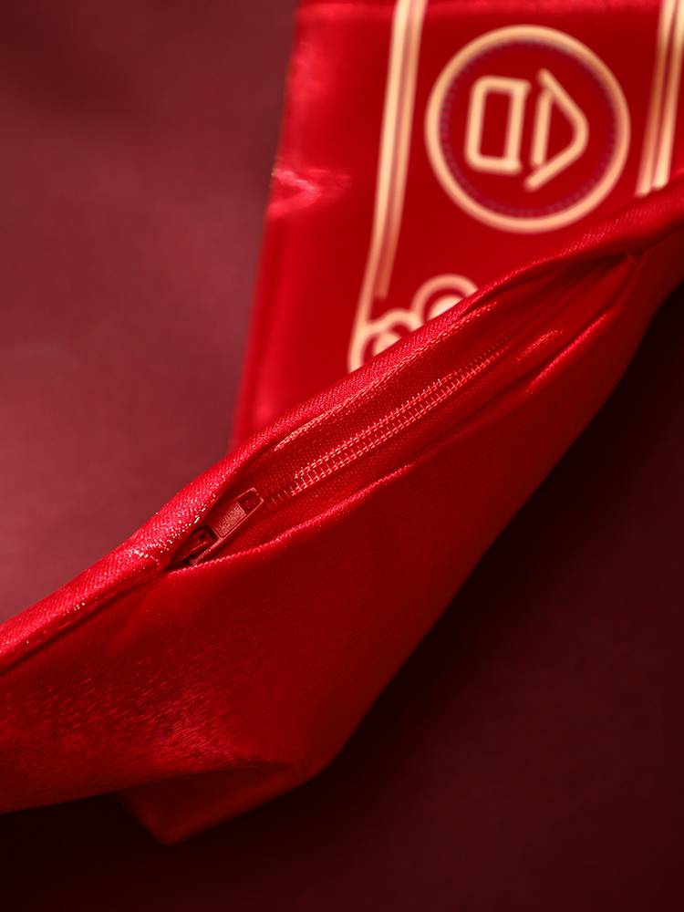 The groom and the bride's red wedding waist wrapped the zipper tens of 10,000 yuan wedding wedding wedding red belt