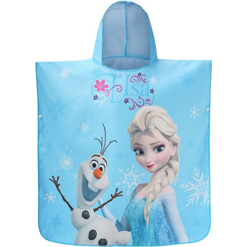 The Disney Children's bathrobe baby swims with dry towels and hats and drys and wears a beach towel on the beach