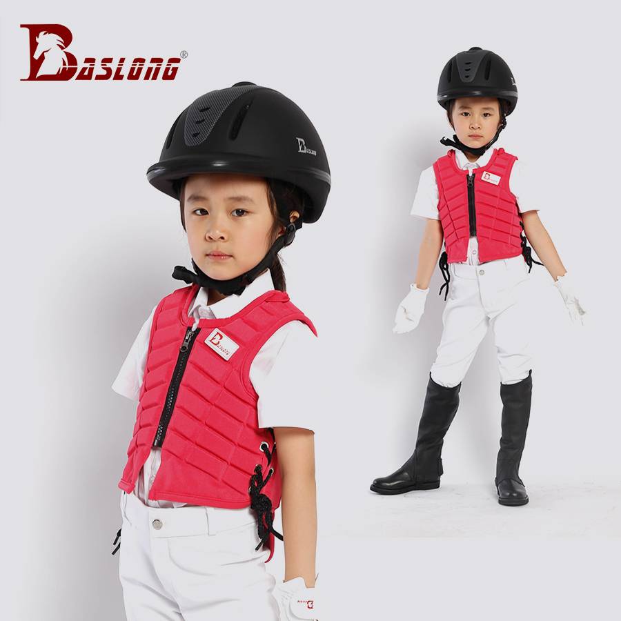 The eight-foot dragon horse helmets of the spring and autumn kids