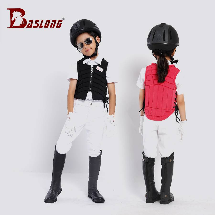 The eight-foot dragon horse helmets of the spring and autumn kids