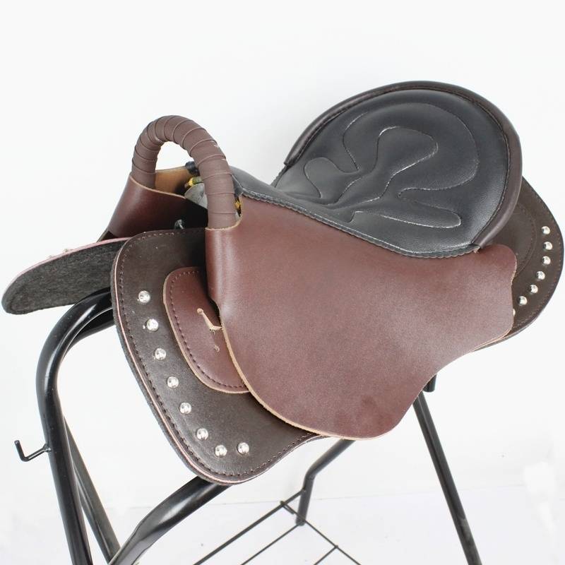 A curry saddle with no parts