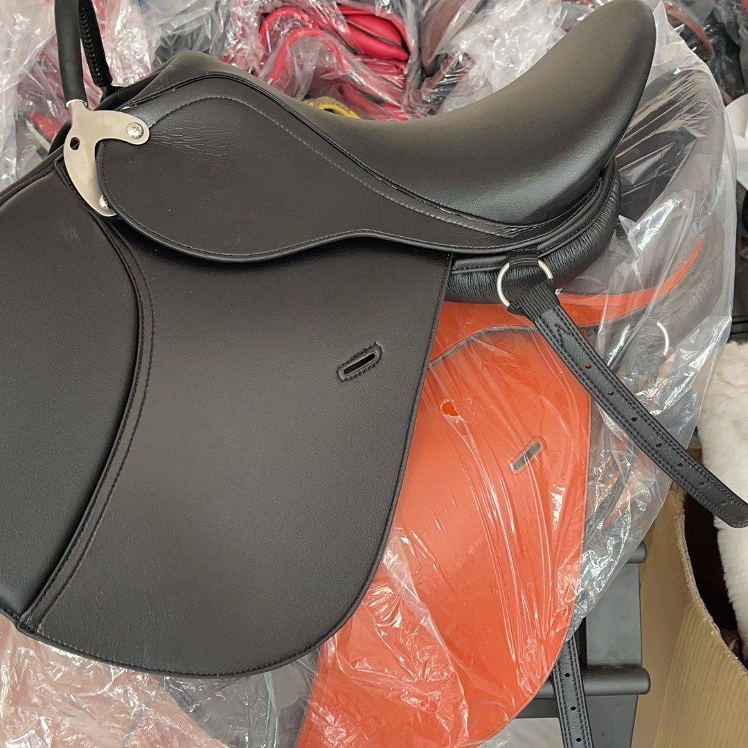 A full set of saddle comprehensive saddle full set of new British comprehensive saddle double belly belly racecourse coach equestrian special saddle
