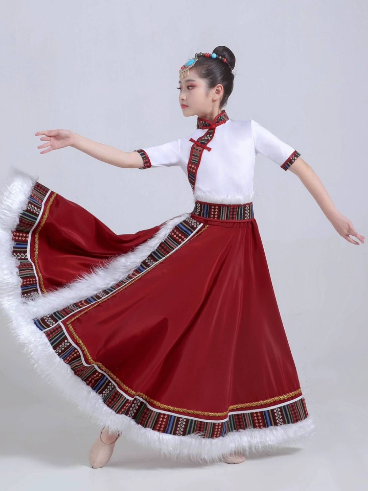 New children's Tibetan performance clothes Tibetan dance clothing performances, drama national stage Tibetan clothing girl clothing