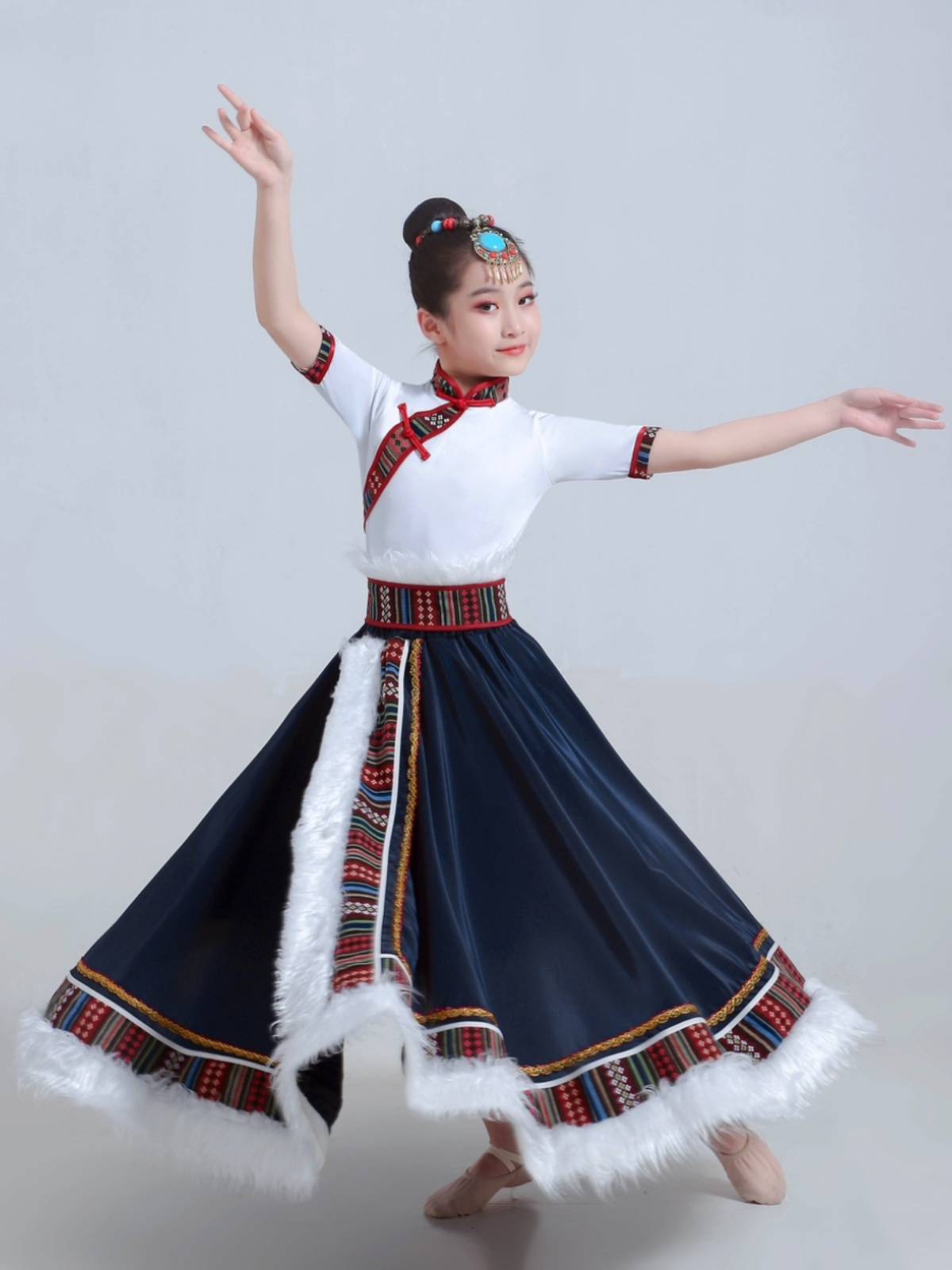 New children's Tibetan performance clothes Tibetan dance clothing performances, drama national stage Tibetan clothing girl clothing