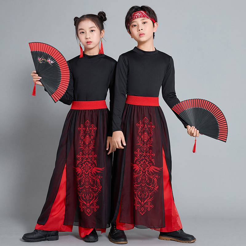 Girls ' long sleeves + ear falls + eyebrows + red silk lead + black plum fan