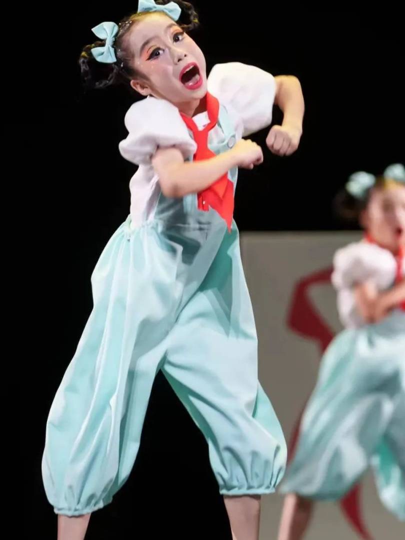 In the 12th, the first grade I am not afraid of children's dance performances.