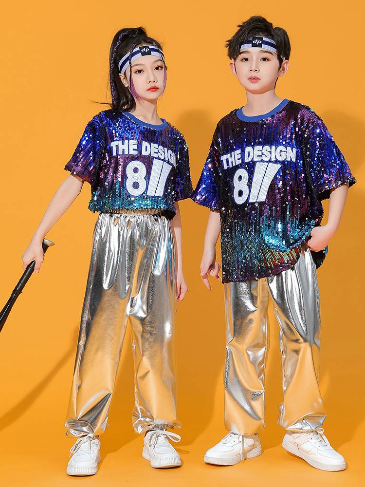 Children cheerleading team performed men and girls hip -hop hip -hop dance racks drum tide clothing modern jazz dance sequel clothing