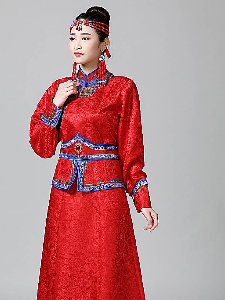 Mongol women living in a long-term dress, performing dance in adult Mongolian dress, white dress