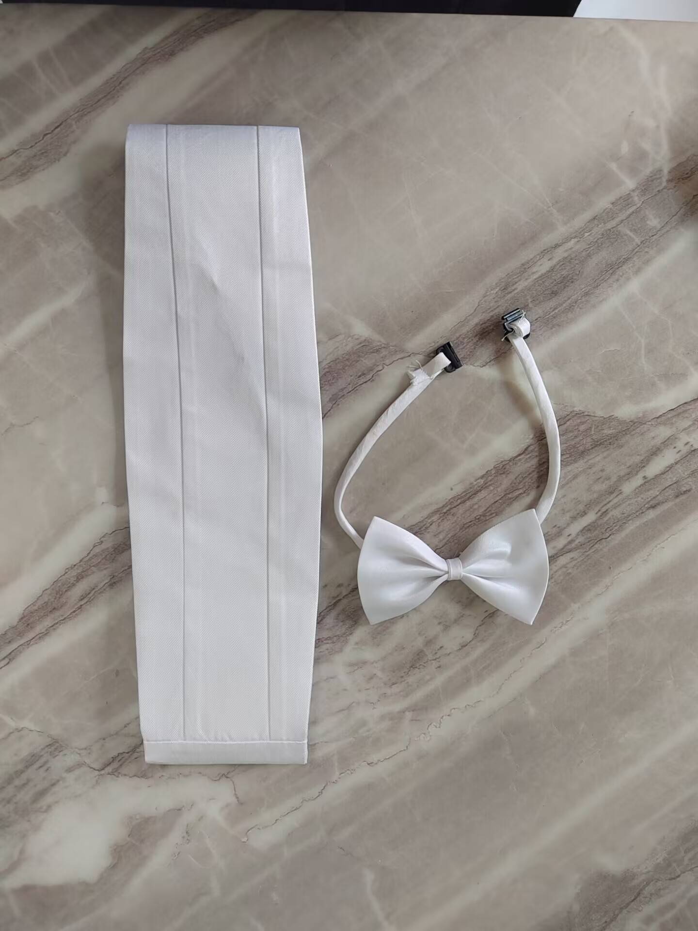 White waist, white collar, note size