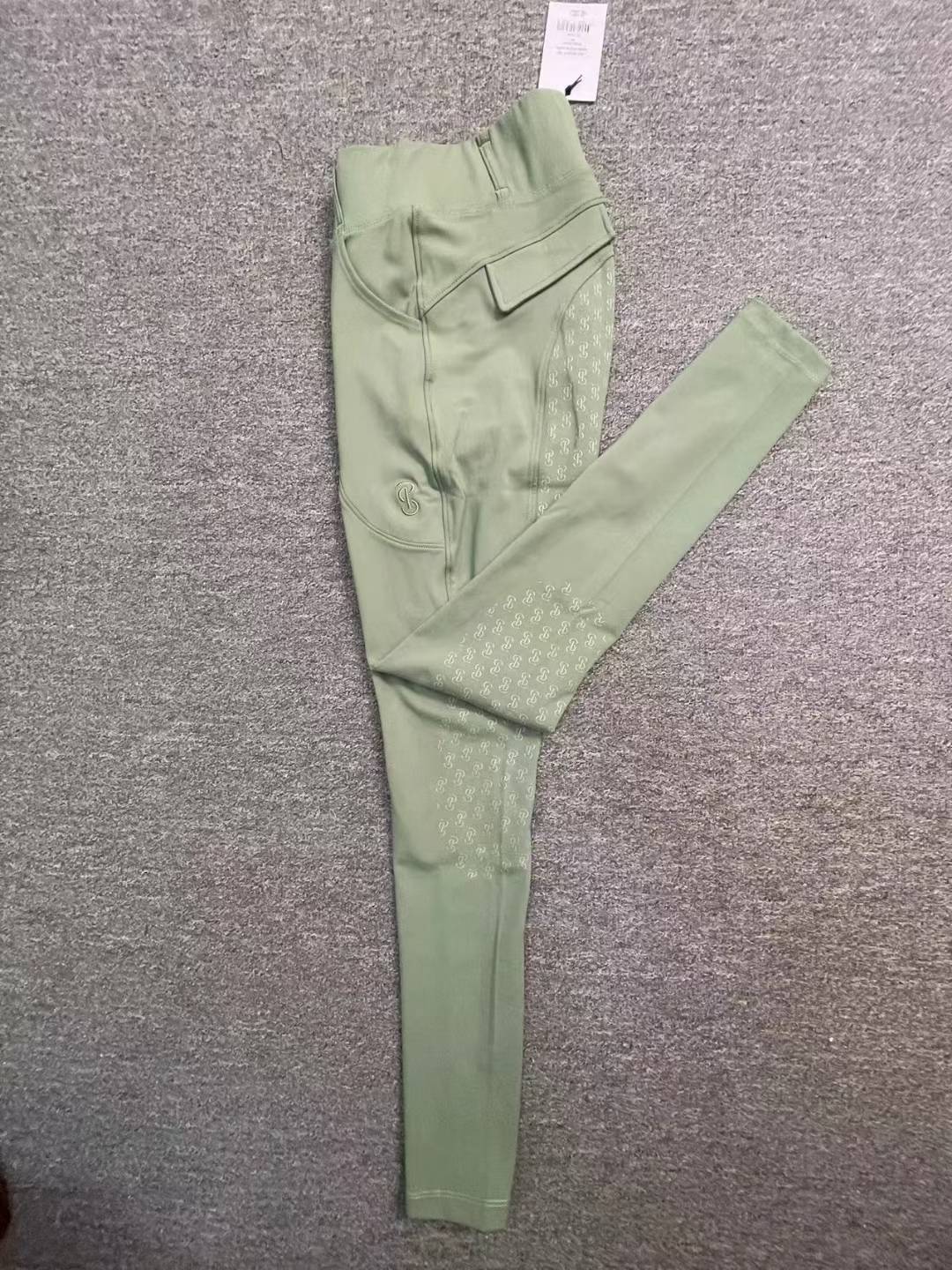 XS
