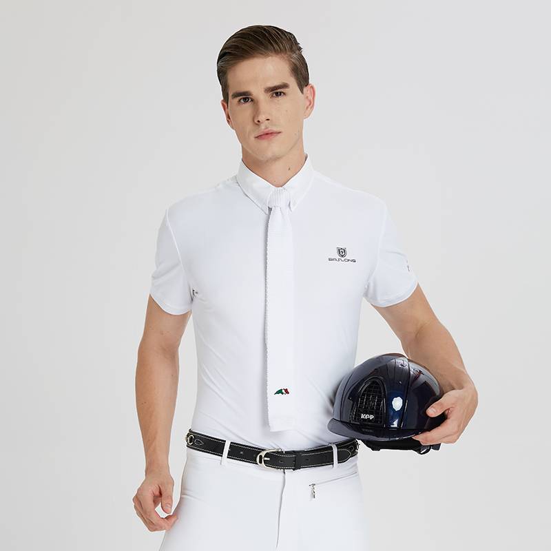 HORSES T-SHIRTS POLO, SPECIALIZING IN RIDING SHORT-SLEEVED MEN AND WOMEN, WEARING ADULT CHILDREN ' S CLOTHES AT A RACE ON HORSE T-SHIRTS