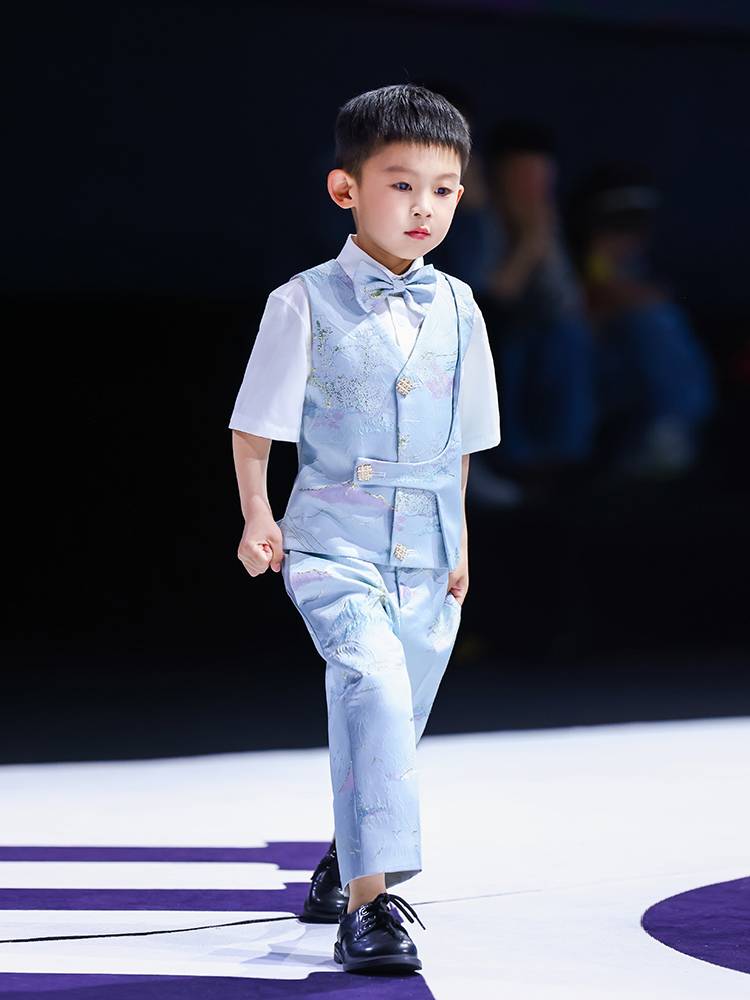 Boys Walking Show 2024 Summer Children's Growing Set Model Most Moderator Clothing Piano Performance Service