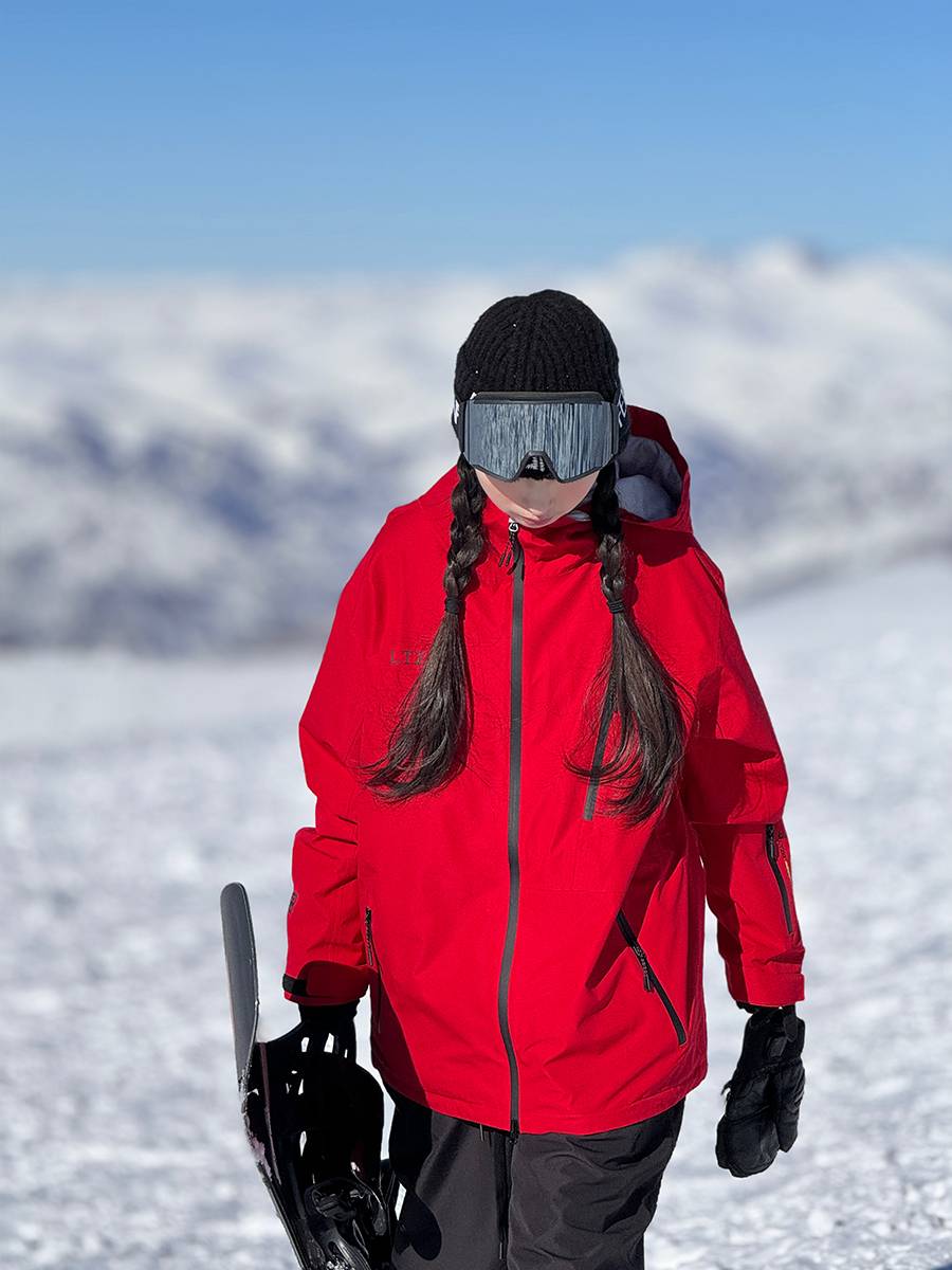 The new adult waterproof ski service women's shirt, windproof and cotton double -board veneer professional red ski suit women's suits
