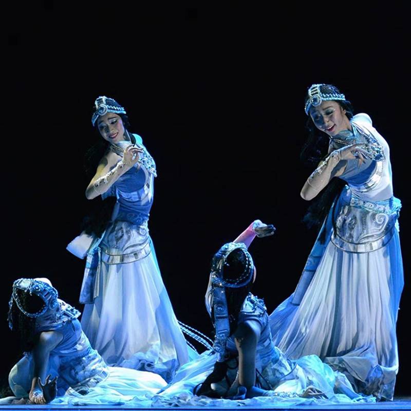 Tibetan dance show dressgirls opening dance skirts dressed in national clothes for adult children