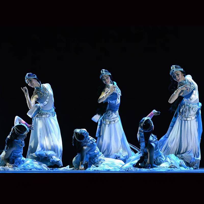 Tibetan dance show dressgirls opening dance skirts dressed in national clothes for adult children