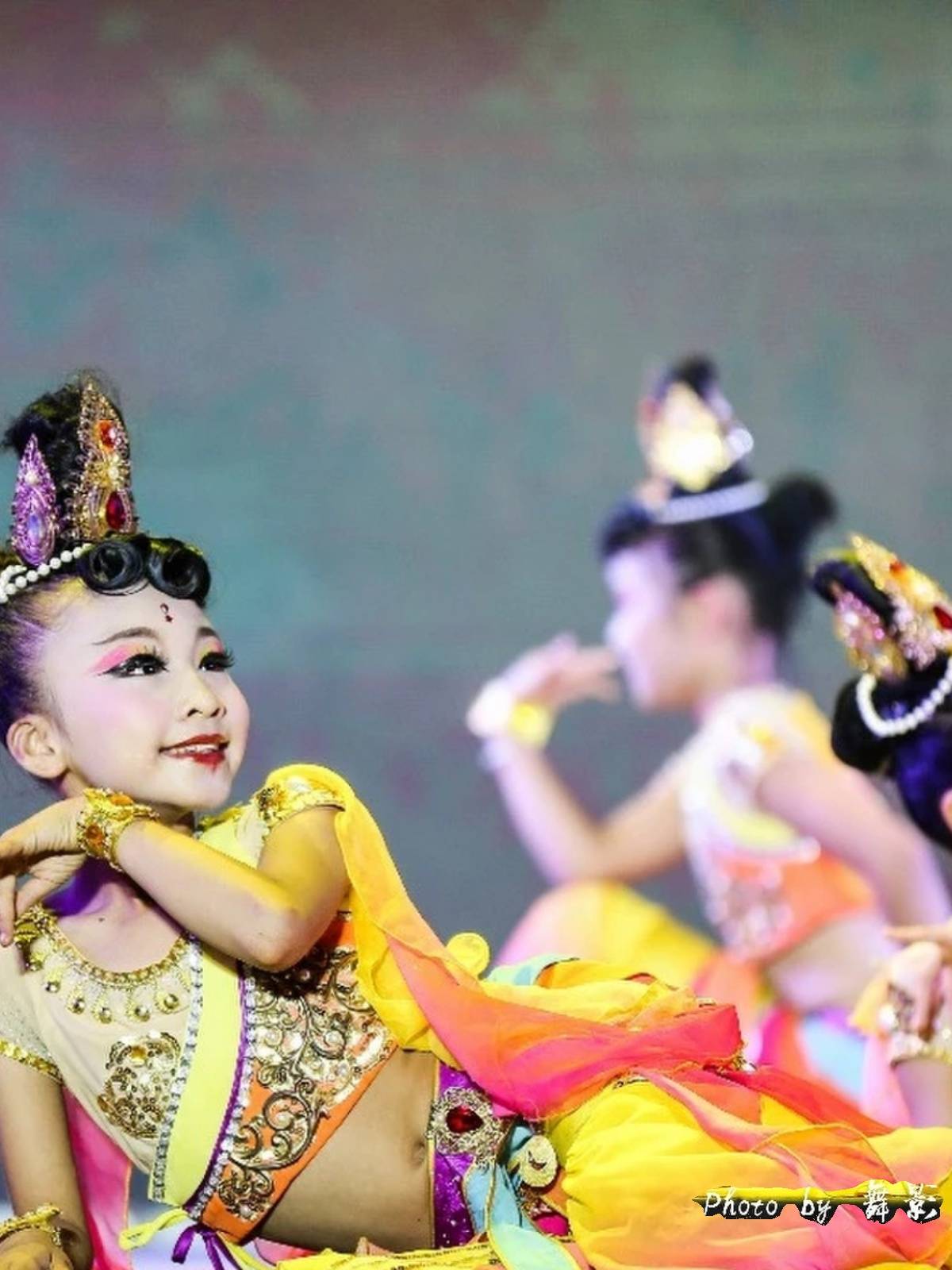 Dunhuang dance service children's prosperous flying sky dance clothing exotic clothing girl desert Ledtian pipa performance service