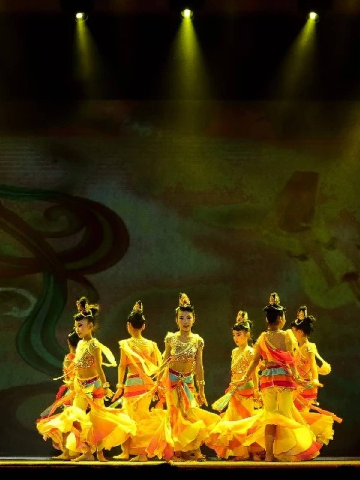 Dunhuang dance service children's prosperous flying sky dance clothing exotic clothing girl desert Ledtian pipa performance service