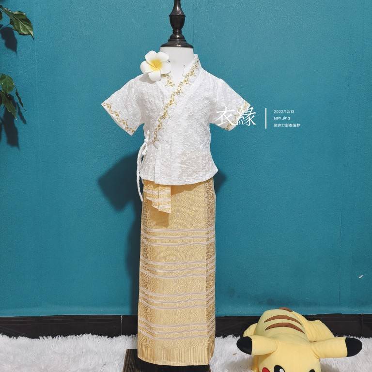 Dai clothing Xishuang Na Shuang Na Girl Pour Water Pouring Flowing Film Studio Photography Ethnic Minority June 1 Performance Services