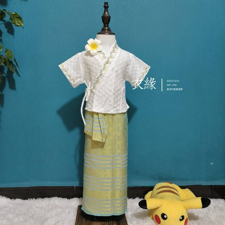 Dai clothing Xishuang Na Shuang Na Girl Pour Water Pouring Flowing Film Studio Photography Ethnic Minority June 1 Performance Services