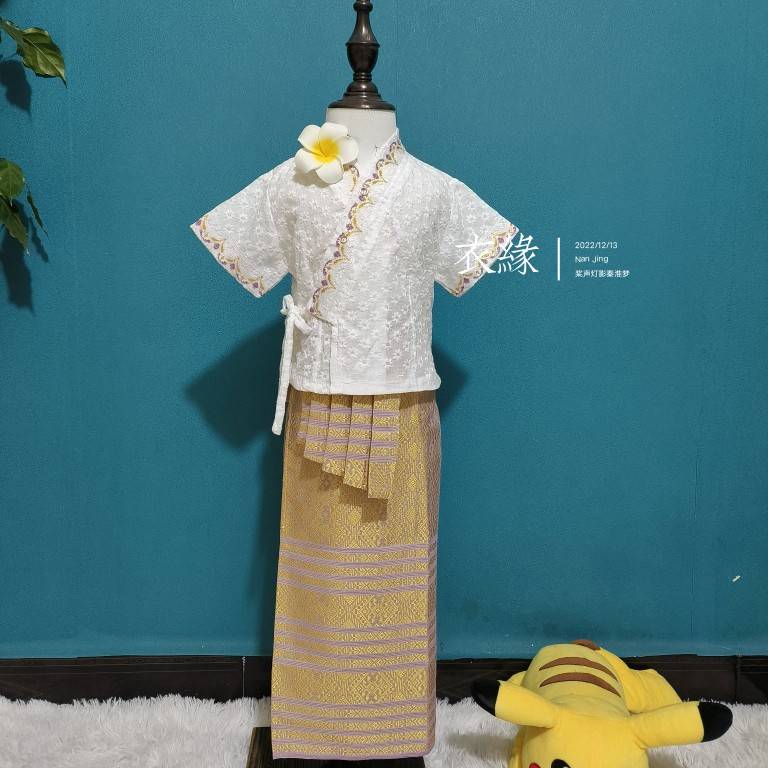 Dai clothing Xishuang Na Shuang Na Girl Pour Water Pouring Flowing Film Studio Photography Ethnic Minority June 1 Performance Services