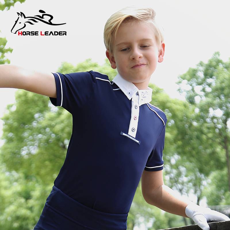 A HORSE'S T-SHIRT FOR CHILDREN'S OUTDOORS